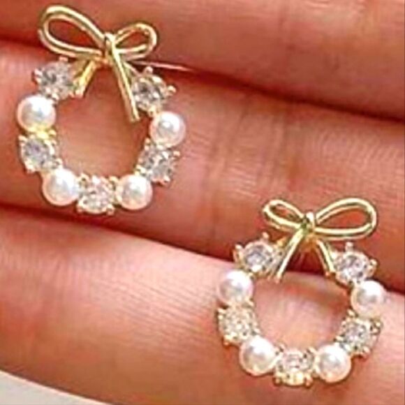 Pearl & gem wreath bow earrings - Picture 1 of 1